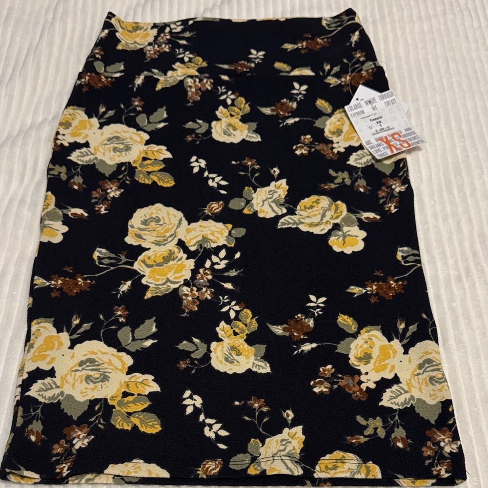 LuLaRoe Black or Dark Navy Floral Pencil Skirt